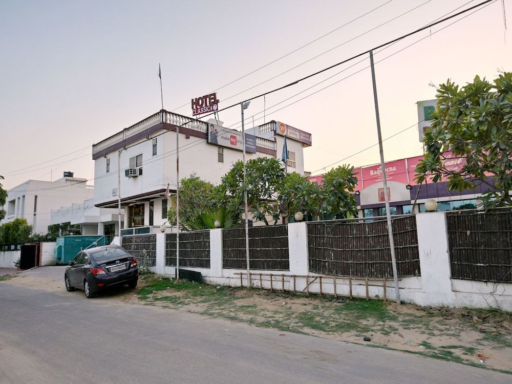 undefined OYO 11754 Hotel Classic 7 3