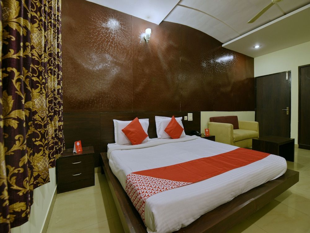 OYO 11754 Hotel Classic 7 Double or Twin Room 2