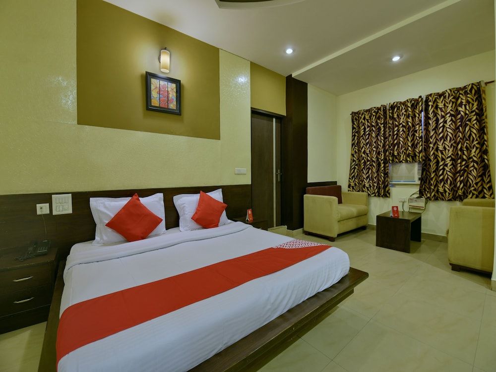 OYO 11754 Hotel Classic 7 Double or Twin Room 10