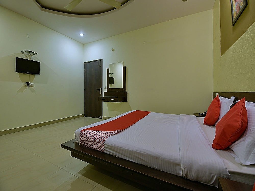 undefined OYO 11754 Hotel Classic 7 2