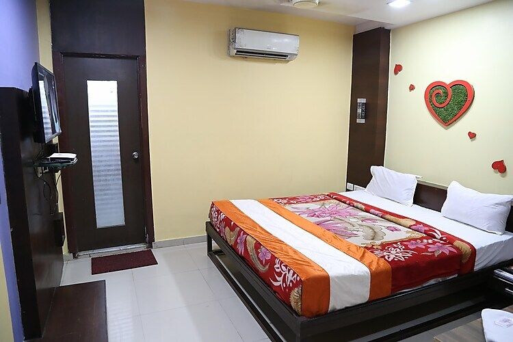 Hotel Mahadev Regency Deluxe Room 9