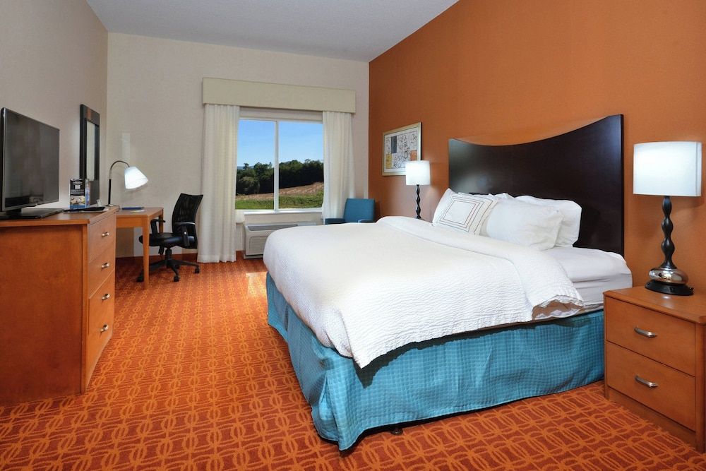 Room, 1 King Bed, Non Smoking (Mobility Accessible, Roll-In Shower)