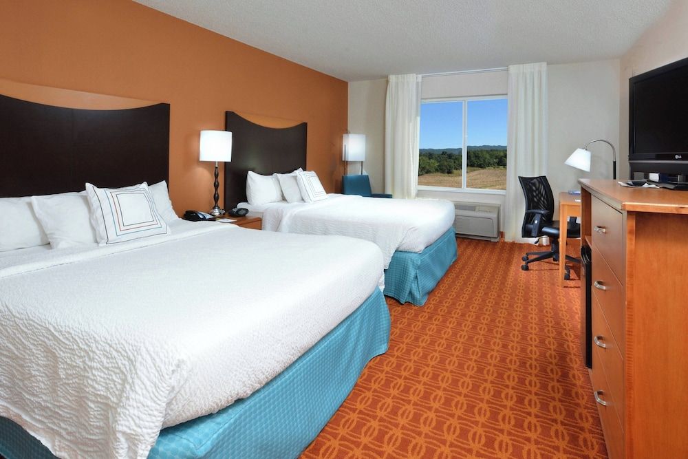 Room, 2 Queen Beds, Non Smoking (Mobility Accessible, Tub)