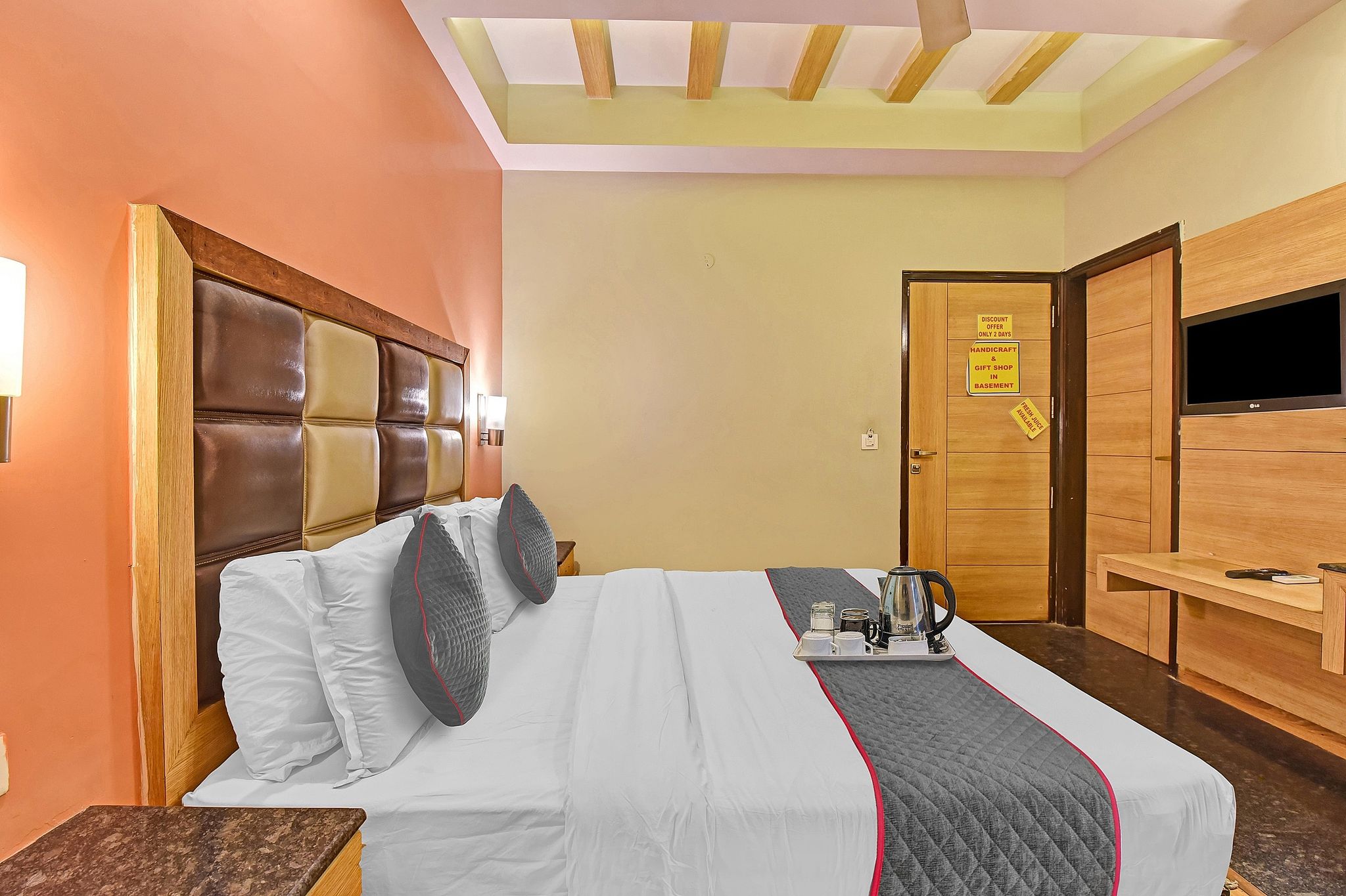 Super Townhouse Bani Park Formerly Aroma Residency Classic Room 7