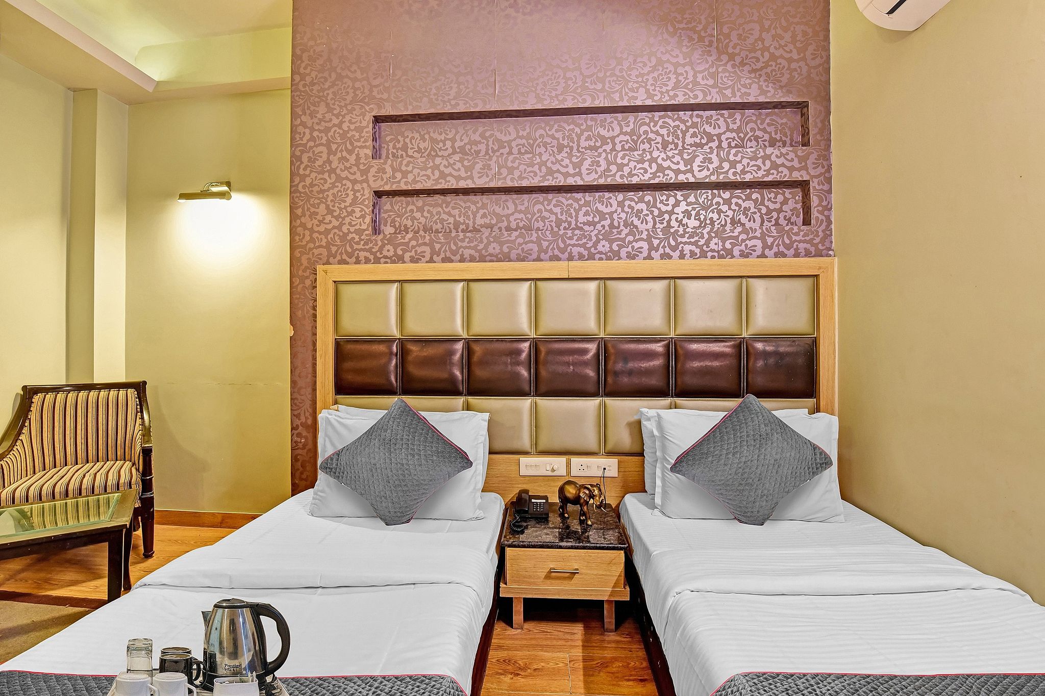 Super Townhouse Bani Park Formerly Aroma Residency Classic Room 12