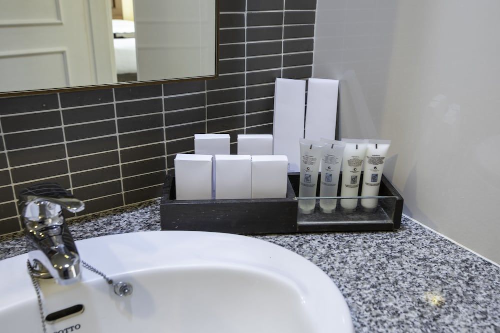 Bathroom amenities