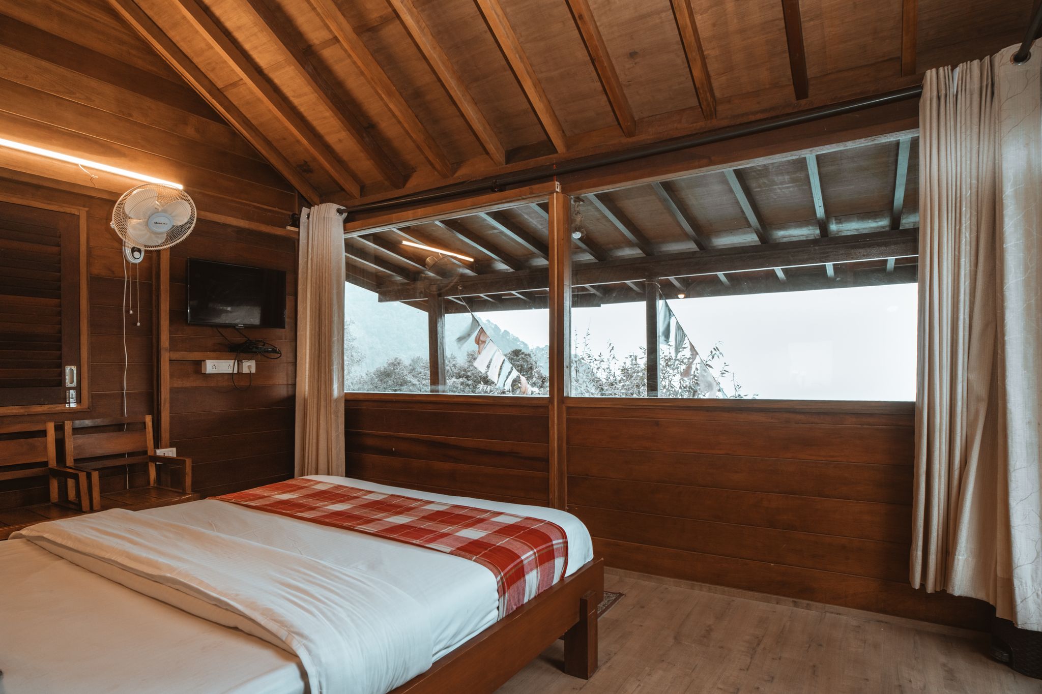 Hotel Aranya Virasat Wooden Cottage with Balcony and Valley View 8