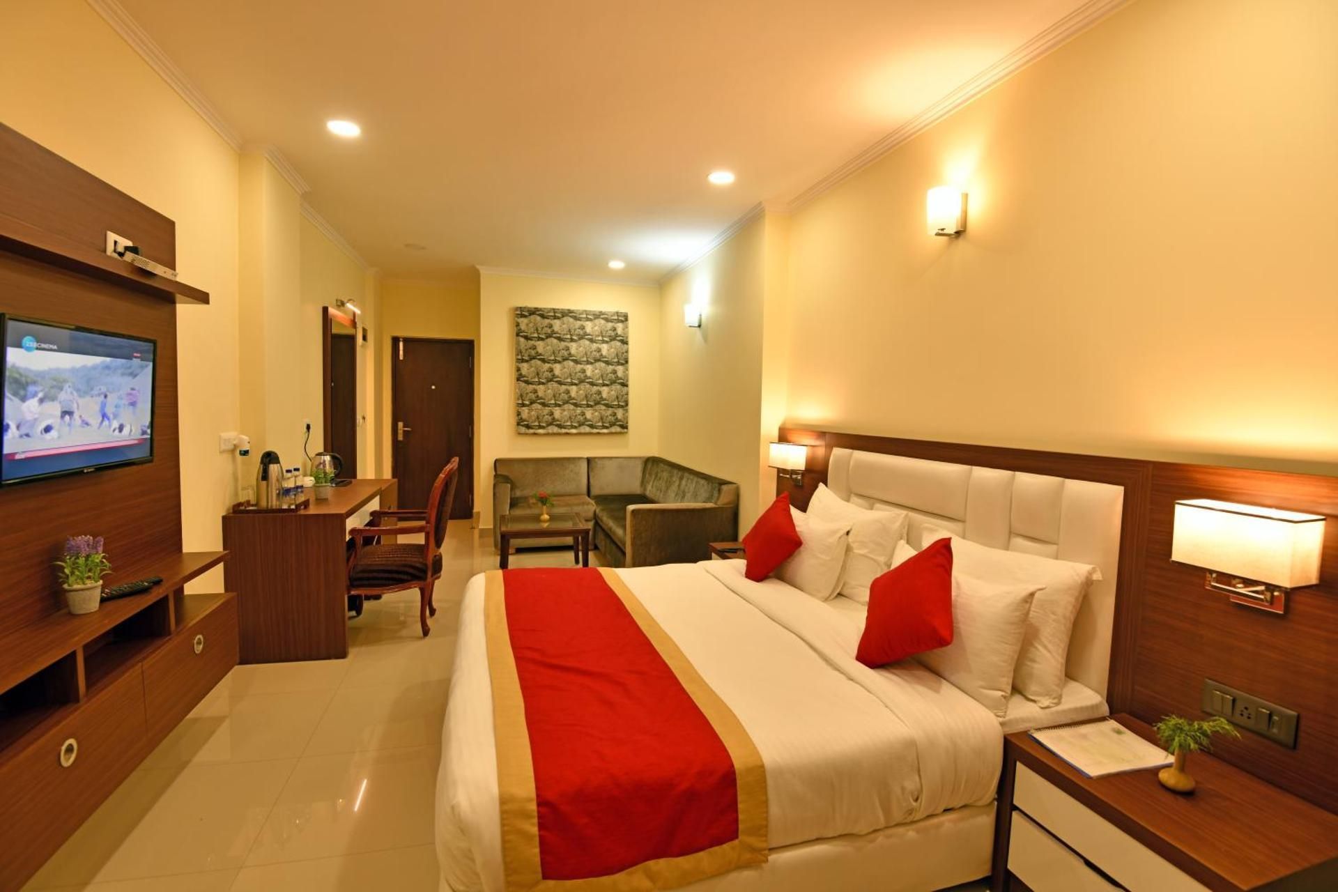 Clarks Inn Bhowali, Nainital (20 Mins from Neem Karoli Baba Ashram, Kainchi Dham) Executive Room- No View 3