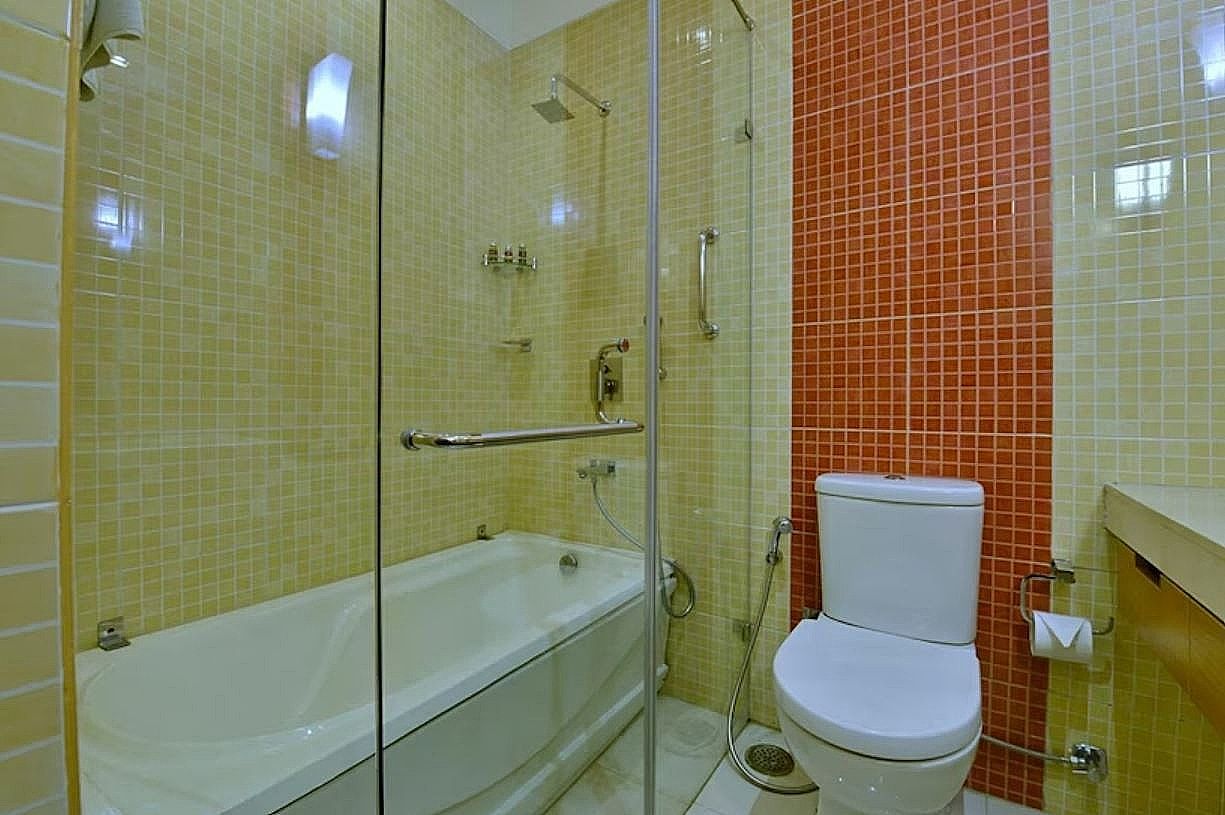 Misaki Hotel Deluxe King Room With City View 3