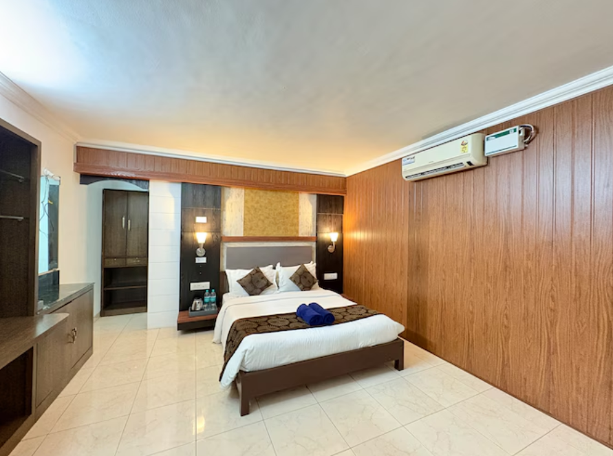 Honeybee Resort Deluxe AC Room 5