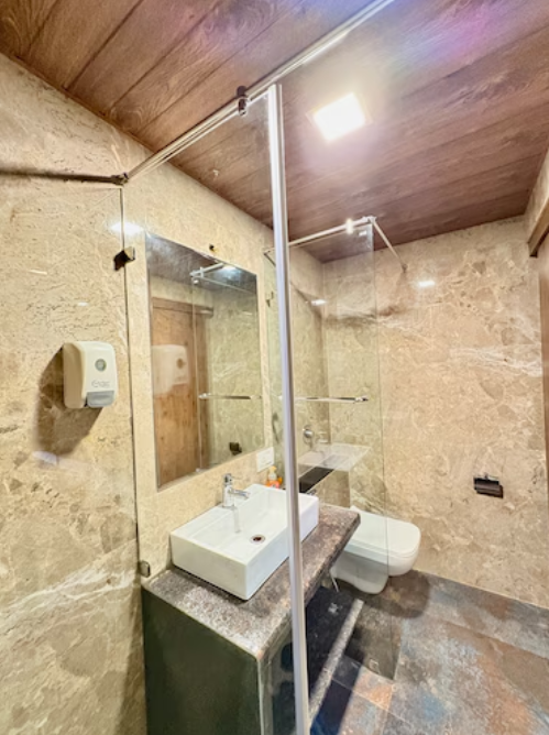 Honeybee Resort Deluxe AC Room 8