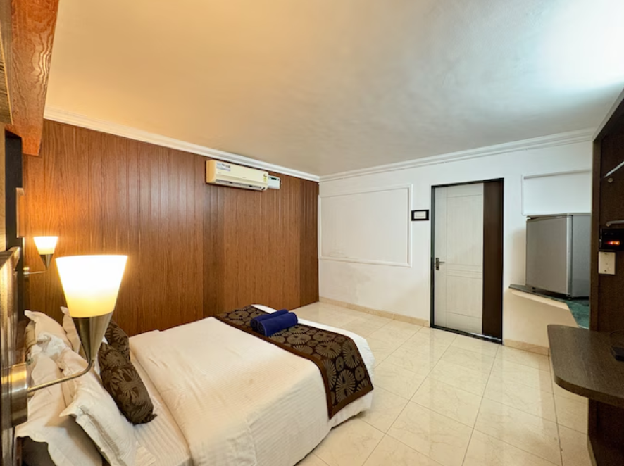 Honeybee Resort Deluxe AC Room 6