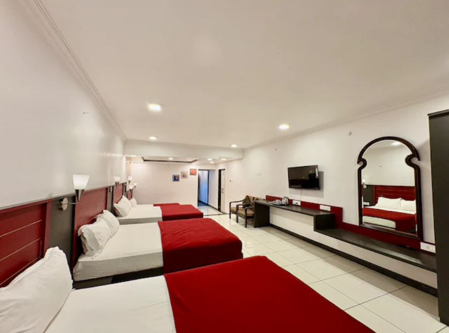 Family Suit Room 4 King Bedded