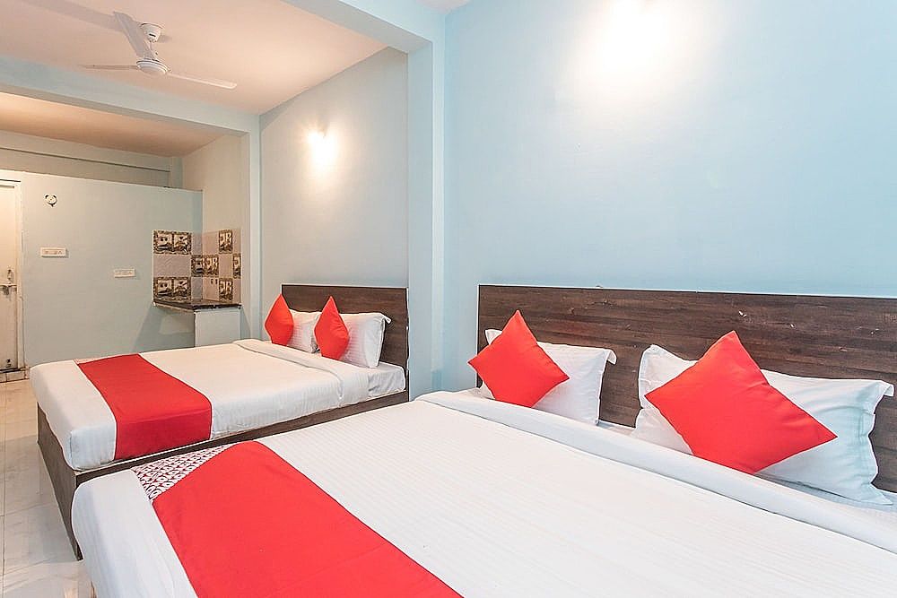 OYO 19851 Sidheshwar Inn Deluxe Room 2