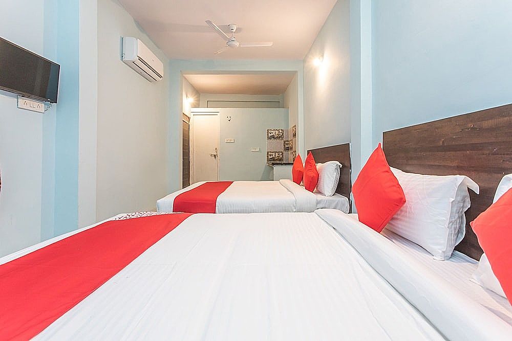 OYO 19851 Sidheshwar Inn Deluxe Room 4