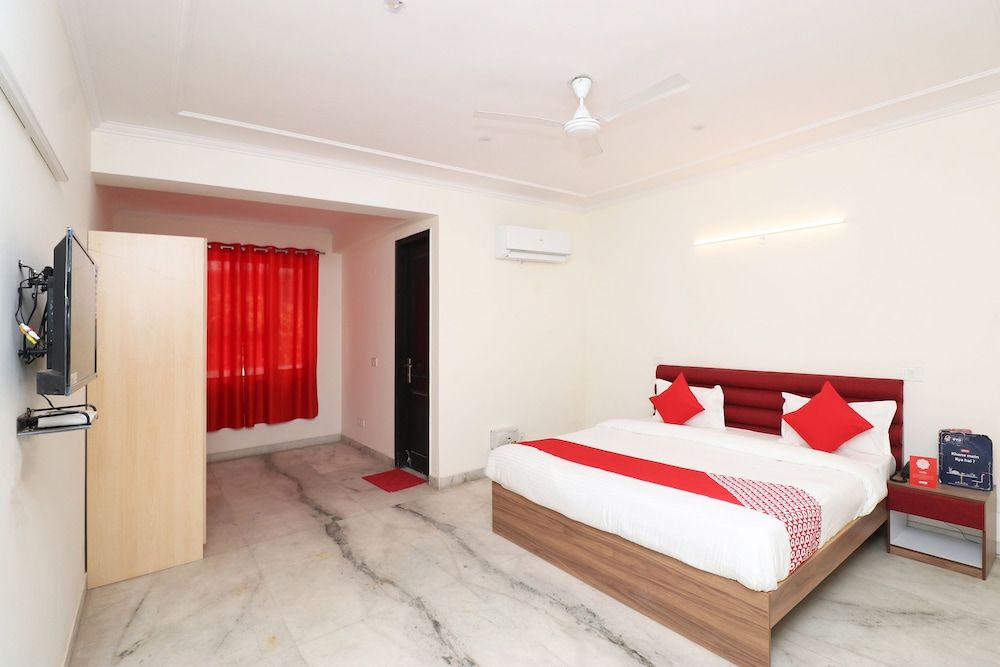 OYO 28232 The Golden Circle Double or Twin Room