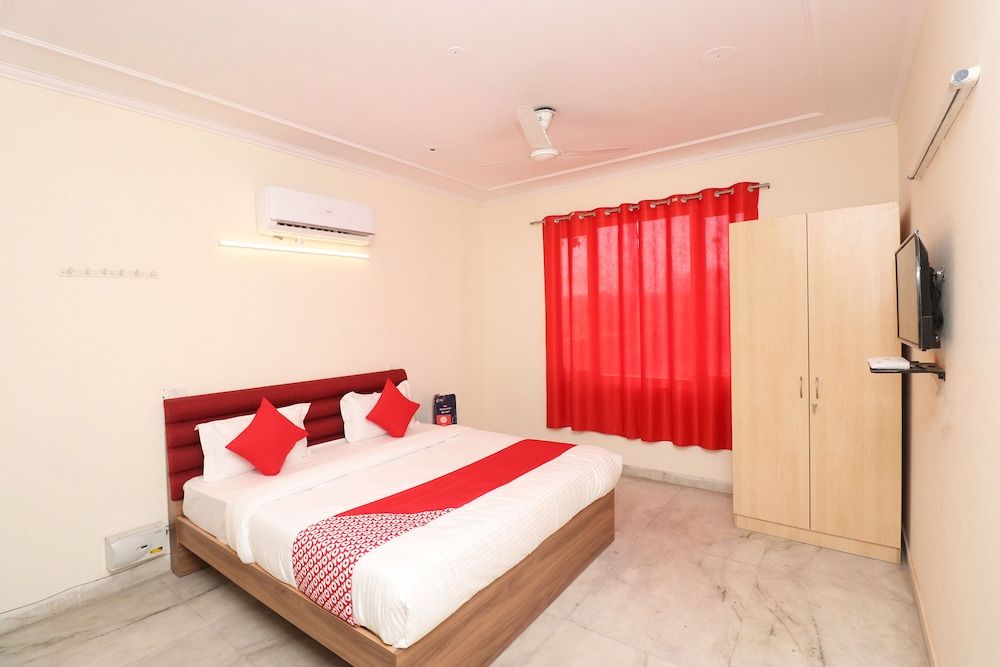 OYO 28232 The Golden Circle Double or Twin Room 10