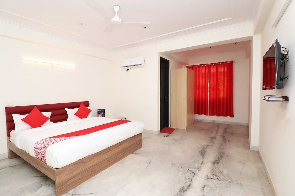 OYO 28232 The Golden Circle Double or Twin Room 2