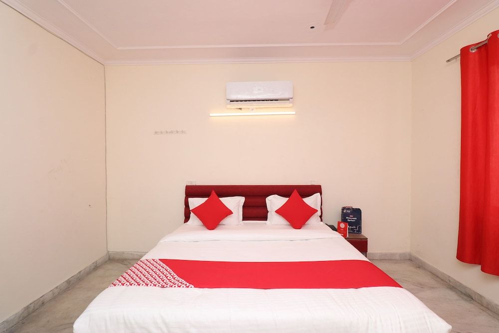 OYO 28232 The Golden Circle Double or Twin Room 4