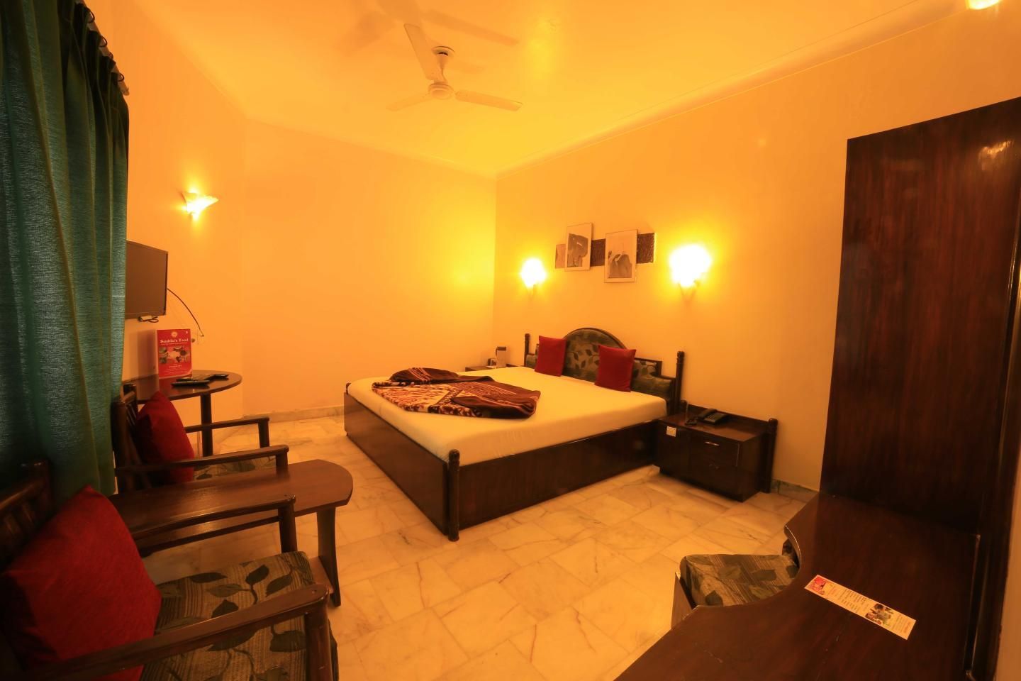 Hotel Maganjis Deluxe Room NON AC 4