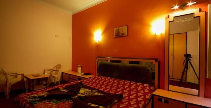 Hotel Maganjis Deluxe Room NON AC 7