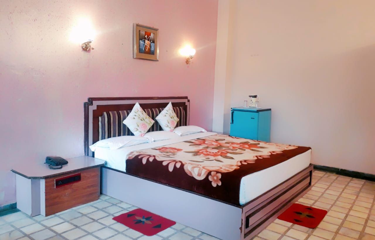 Hotel Maganjis Deluxe AC Room 4