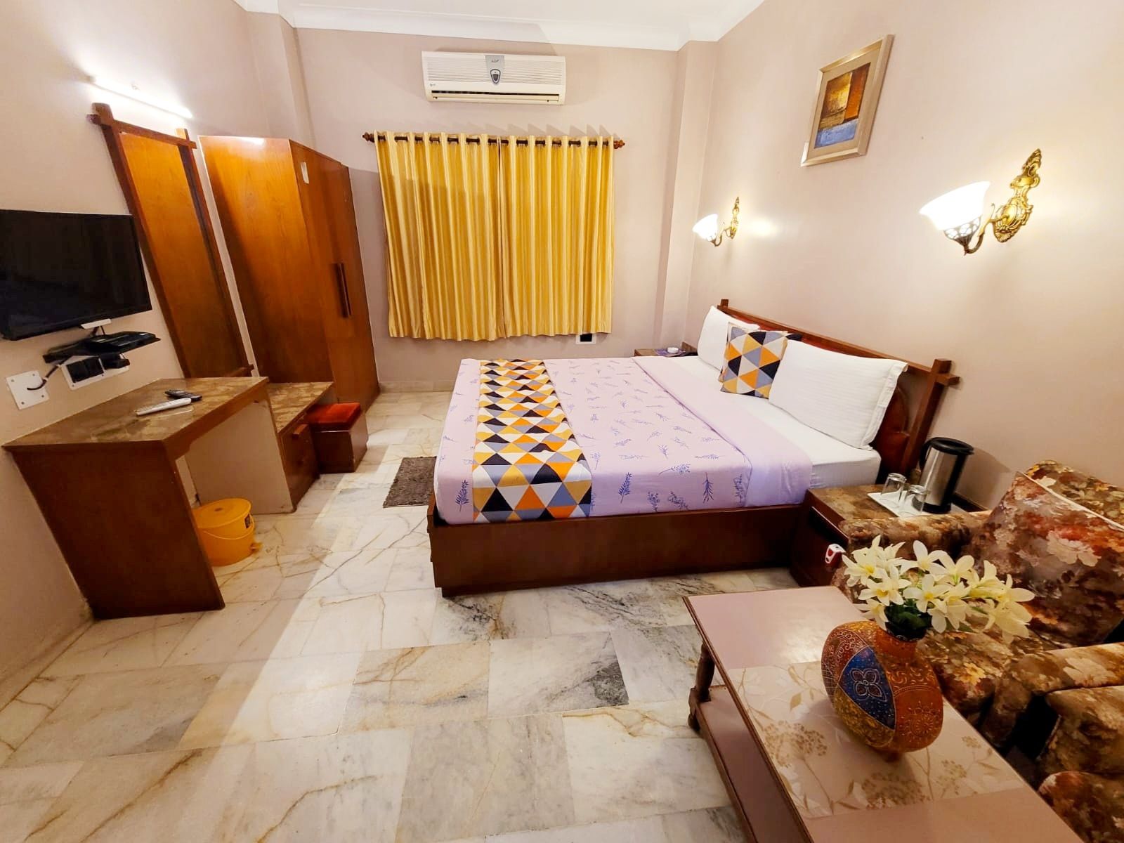 Hotel Maganjis Deluxe Room NON AC 9