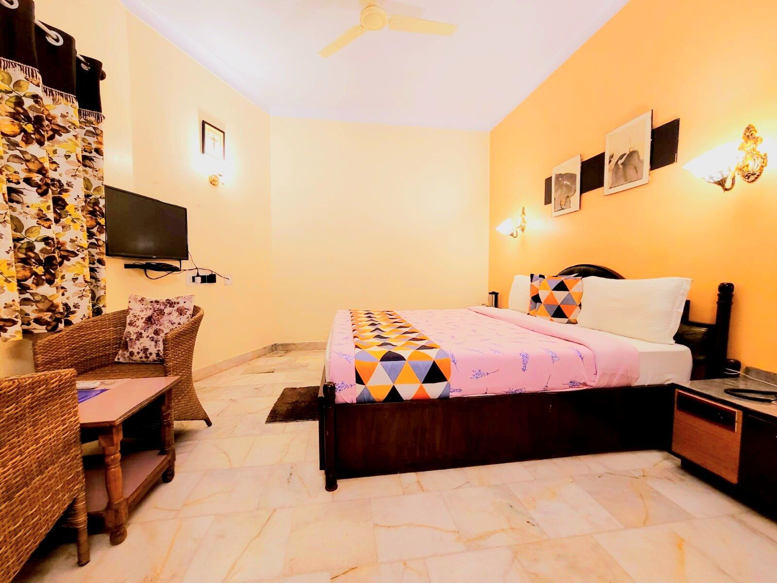 Hotel Maganjis Deluxe Room NON AC 5