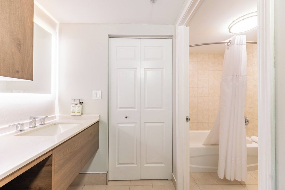 Suite, 2 Bedrooms, Kitchen