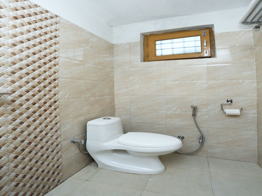 OYO 16895 Holiday Homes Double or Twin Room 5