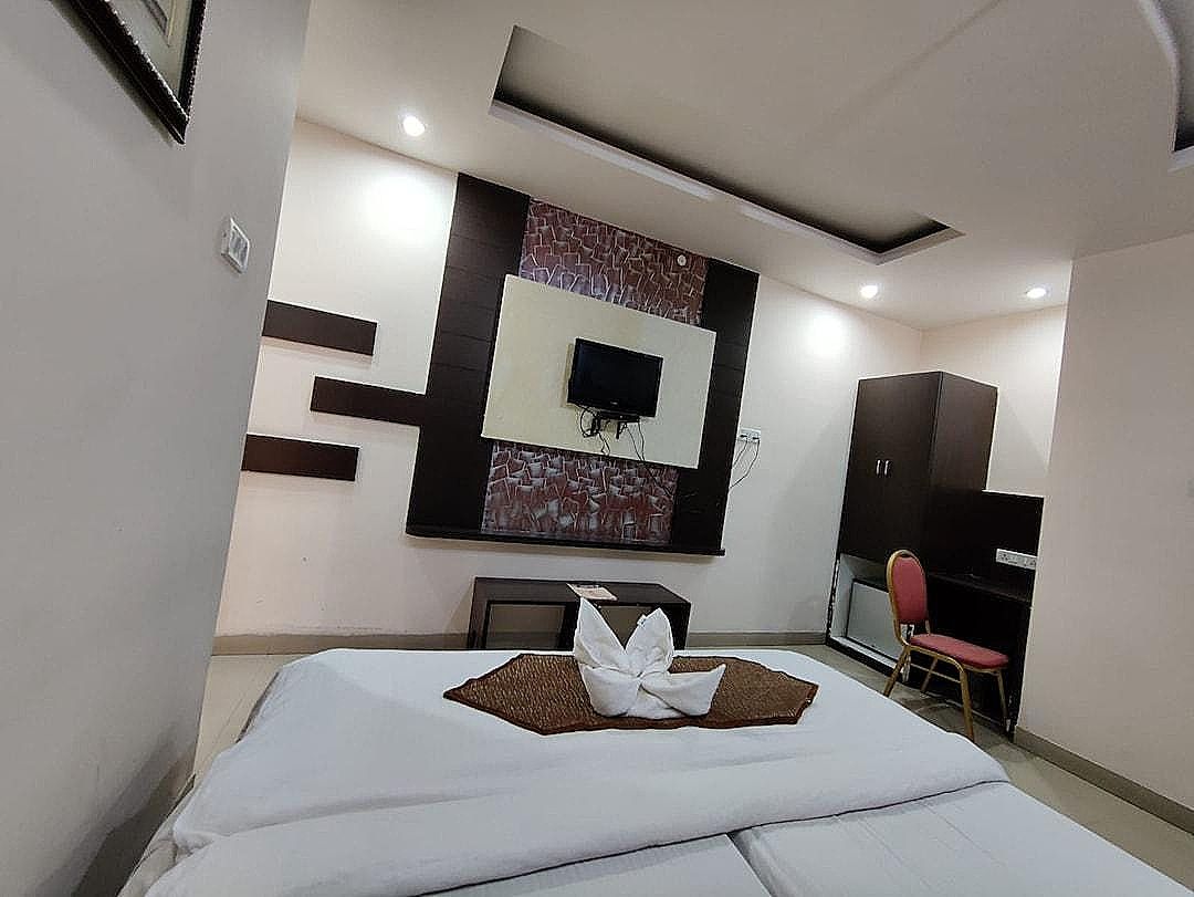 Hotel Blues Shivalik Deluxe Room 6
