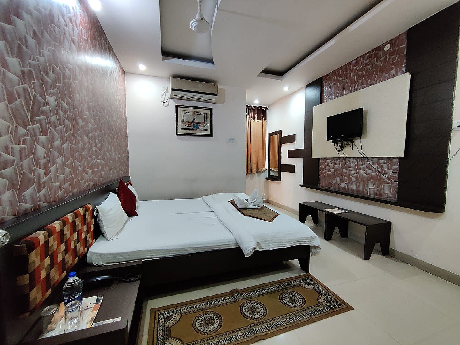 Hotel Blues Shivalik Deluxe Room 9