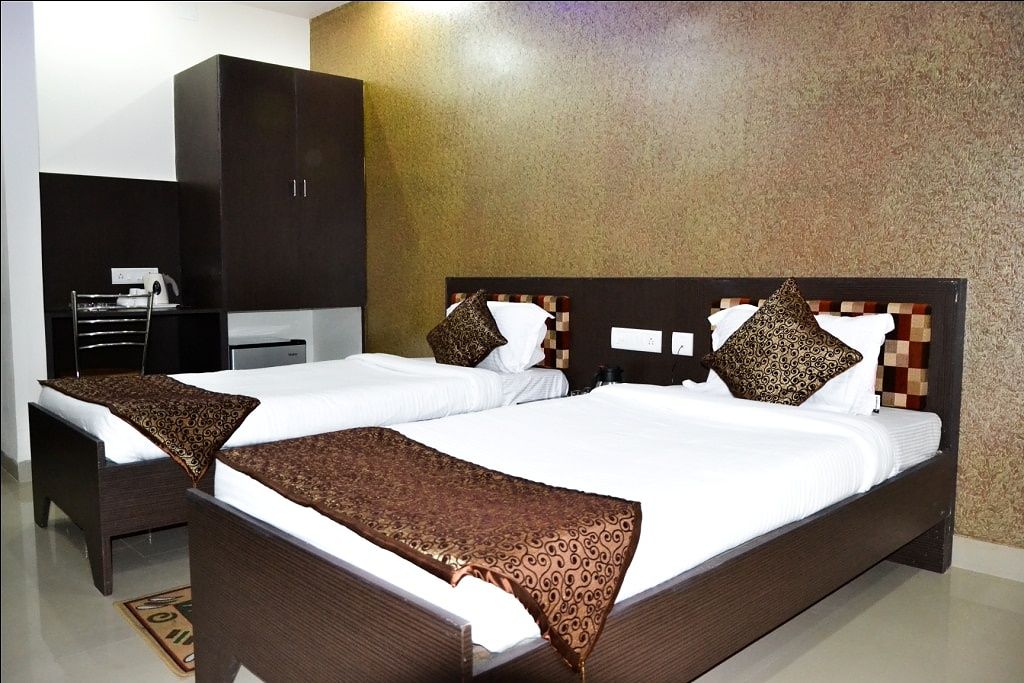 Hotel Blues Shivalik Deluxe Room 4
