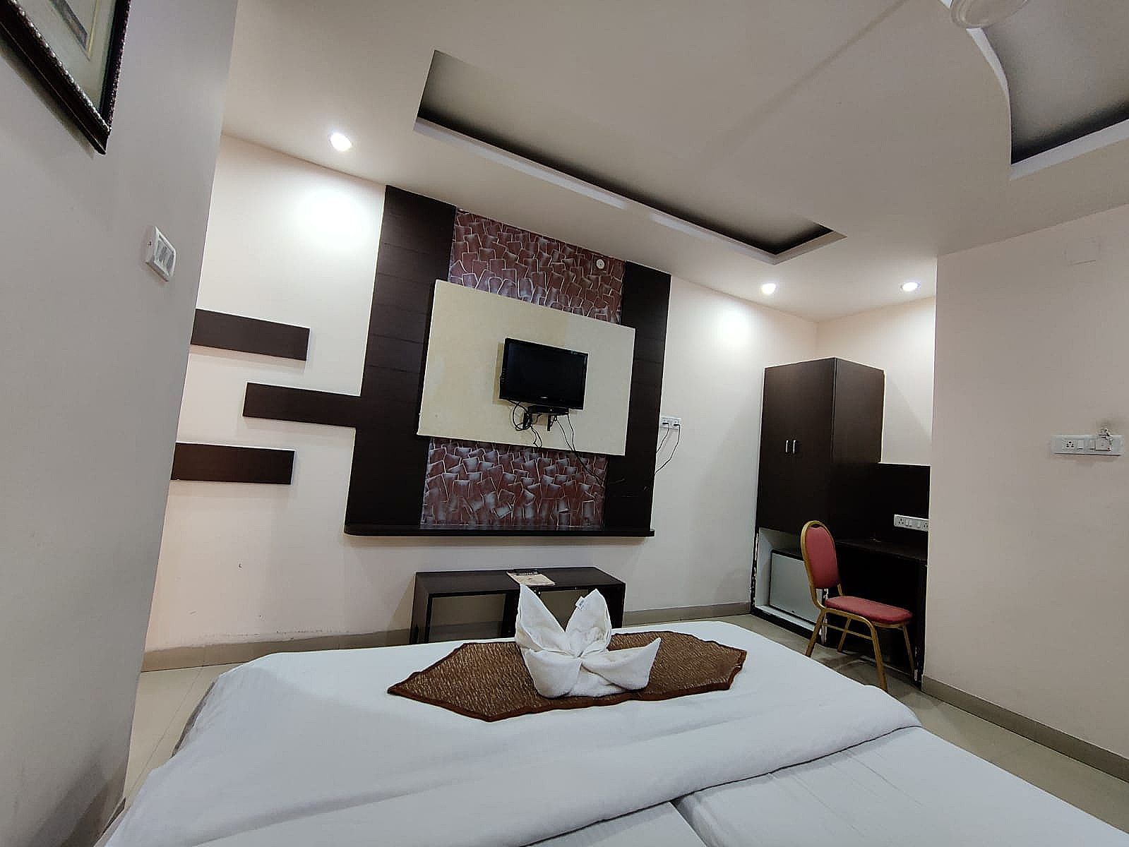 Hotel Blues Shivalik Deluxe Room 8