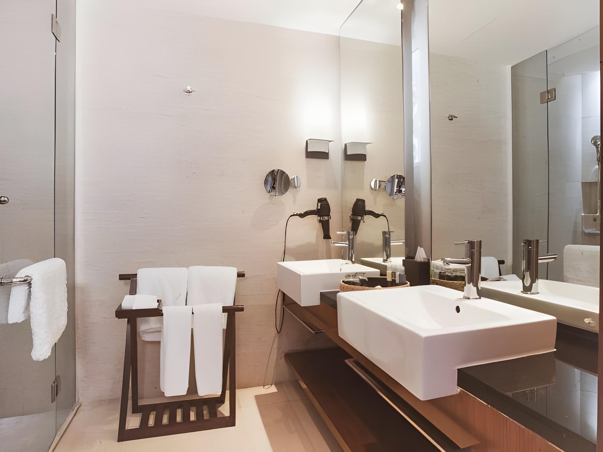 Courtyard Suite with Private Jacuzzi