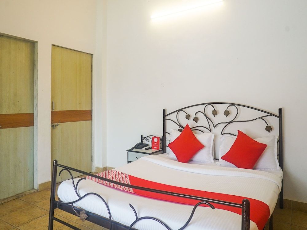OYO 15010 Heaven Homes Double or Twin Room 12