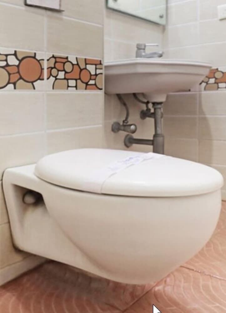 Santoshi Novatel Hotel Suite Room