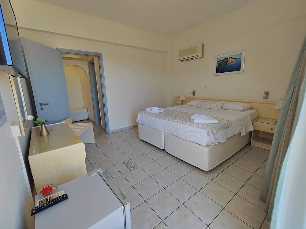 Double or Twin Room, Mountain View (with Window)