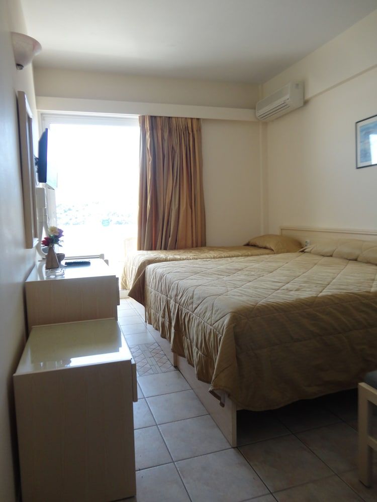 Family Room, Connecting Rooms