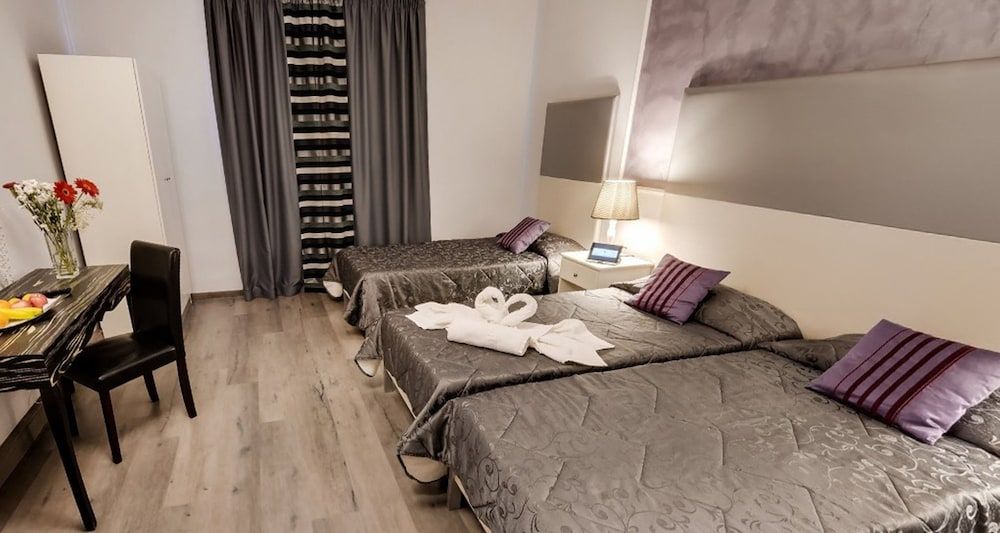 Sliema Marina Hotel Quadruple Room 2