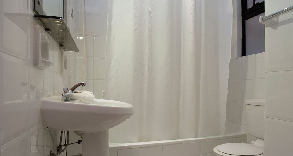 Sliema Marina Hotel Quadruple Room 4