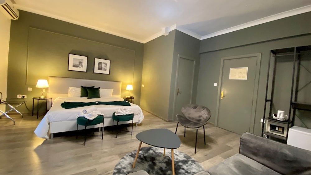 Sliema Marina Hotel Quadruple Room, Sea View 13