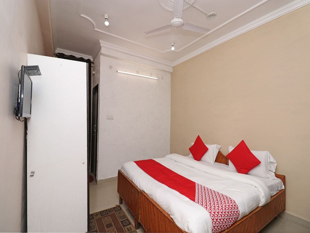 OYO 28173 Hotel Reeva Double or Twin Room 3