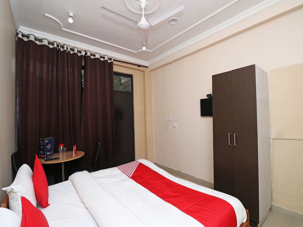 OYO 28173 Hotel Reeva Double or Twin Room 6
