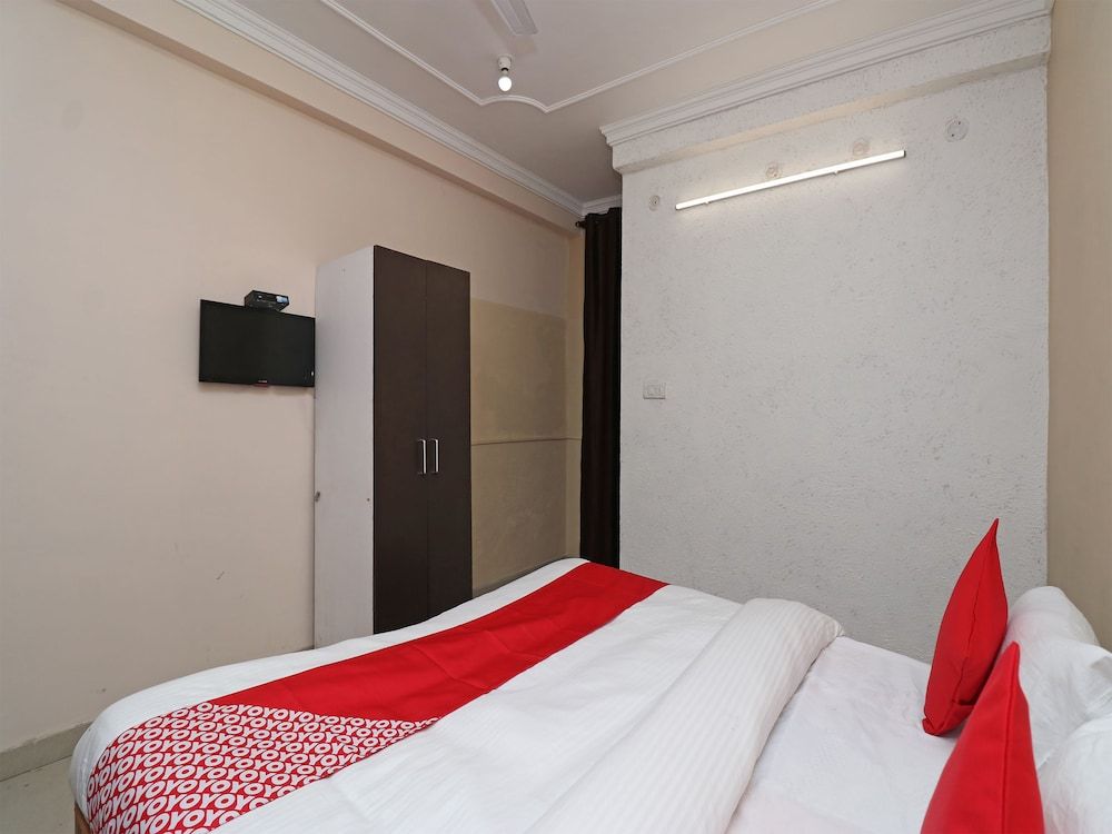 OYO 28173 Hotel Reeva Double or Twin Room 13