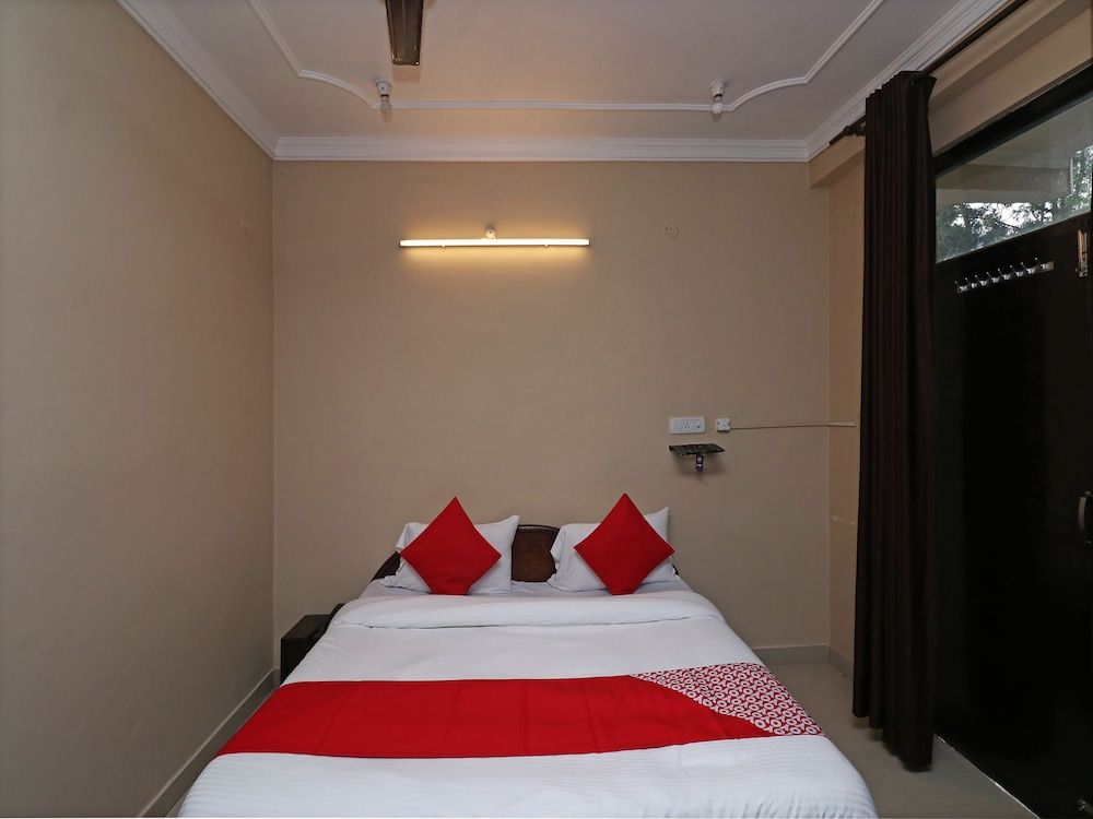 OYO 28173 Hotel Reeva Double or Twin Room 4