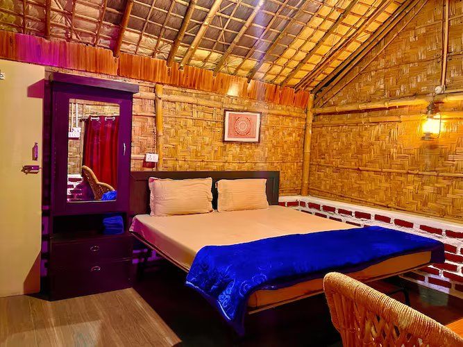 BAMBOO HUT (Lake View)
