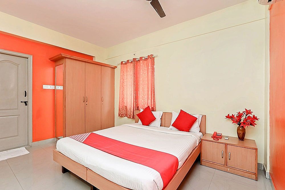 OYO 24195 Jasmine Suites Double or Twin Room 2