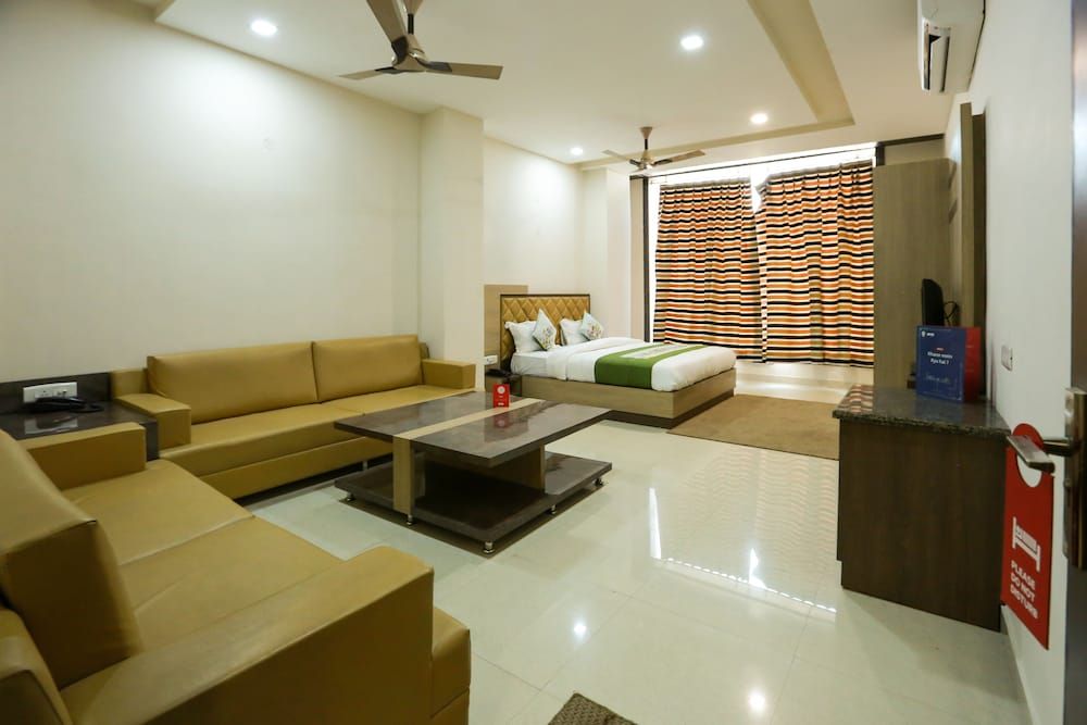 OYO 9007 Royal Crown Double or Twin Room