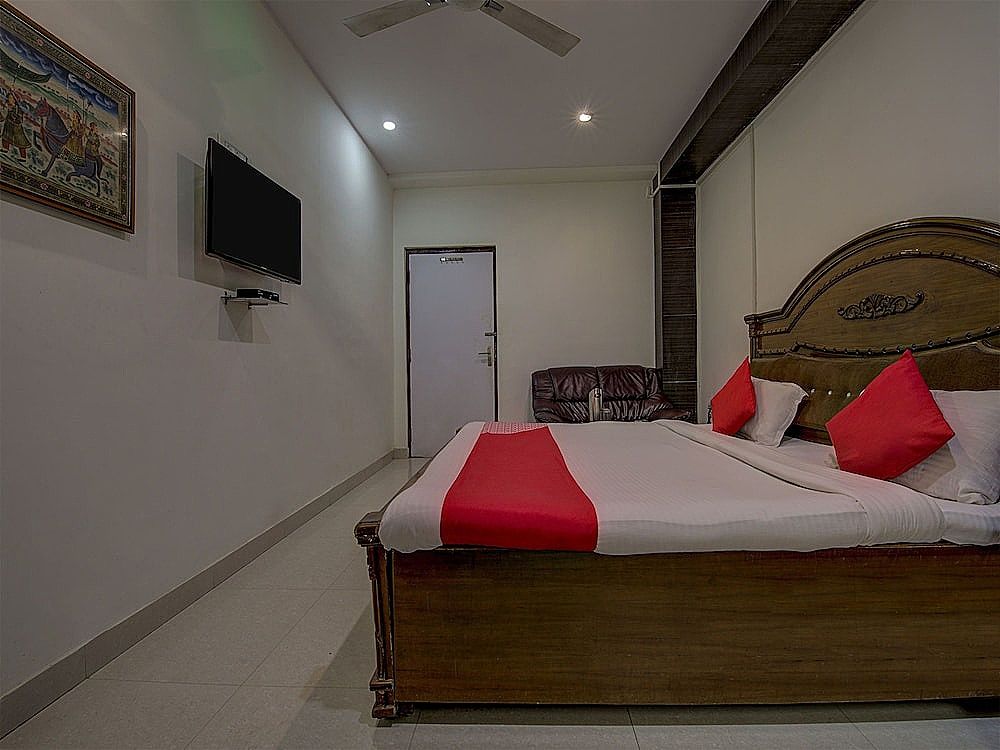 undefined OYO 8976 Hotel Park Street 2 5